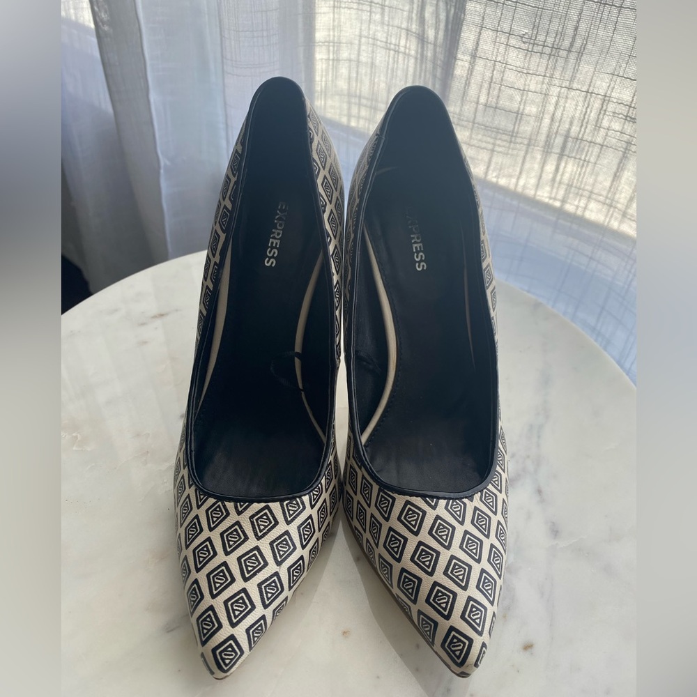 Express Geometric Black and Cream Heels